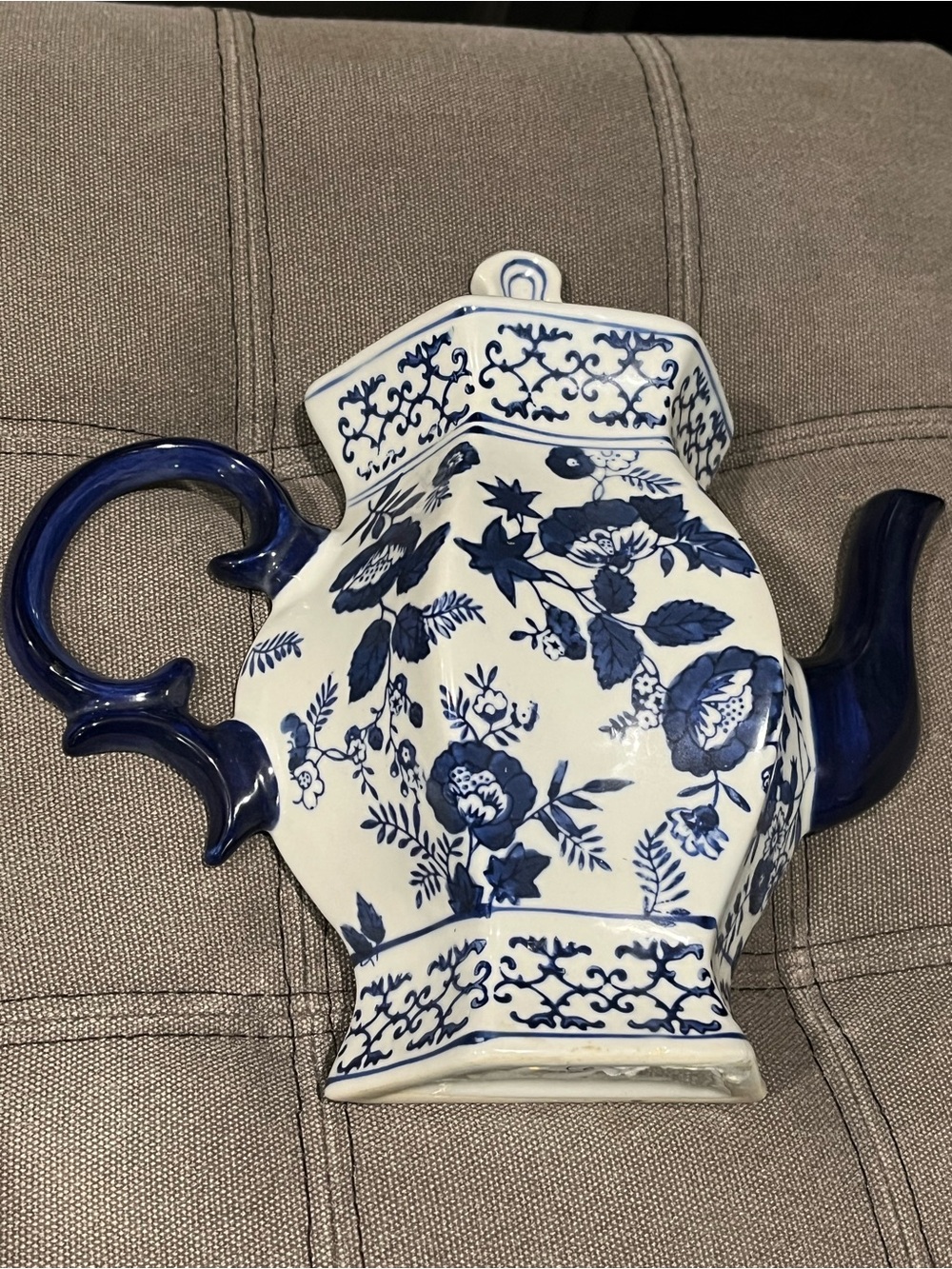 Blue and White Floral Ceramic Teapot wall pocket/ vase. Delft style - Picture 2 of 6